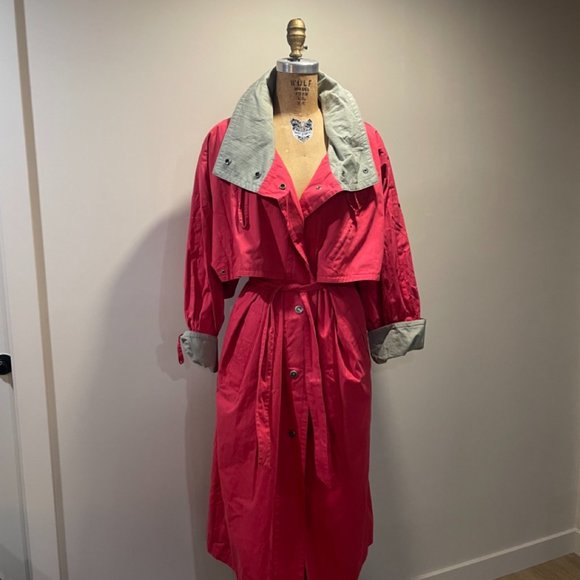VINTAGE 80’s Oversized Fuchsia Trench Coat - Picture 4 of 7